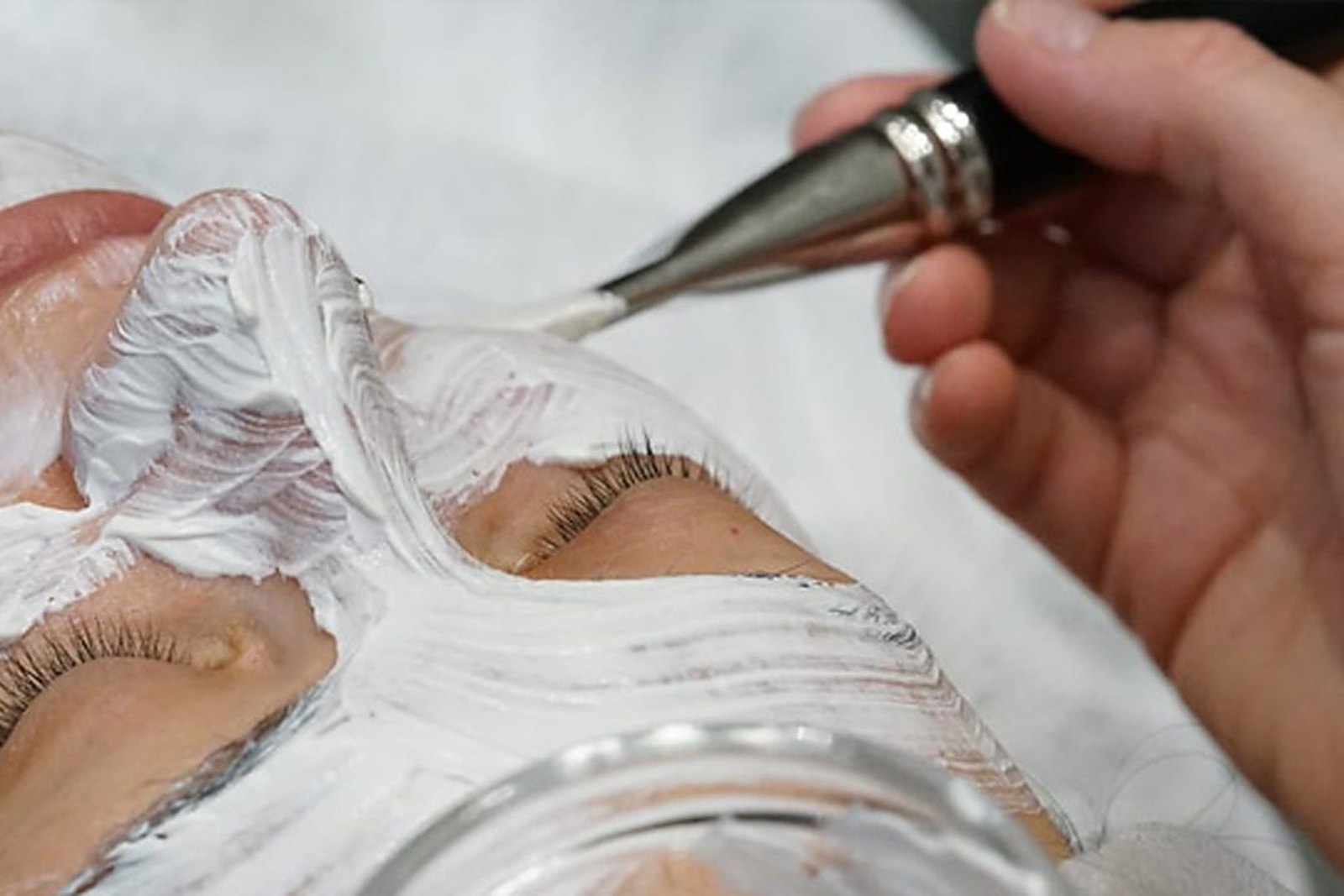 Kosmetische Gesichtsbehandlung mit Maske